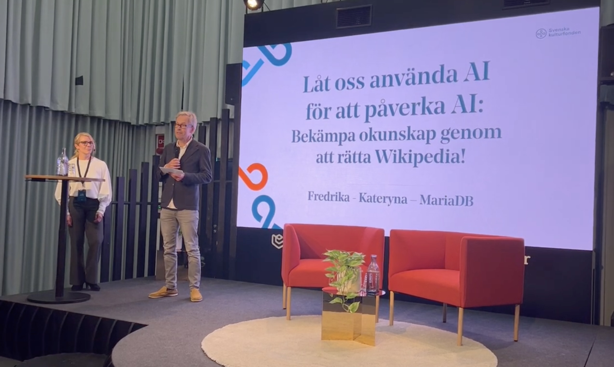 Kaj håller föredrag